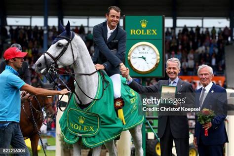 Peter Streit, Rolex Germany hands out the winning trophy with 